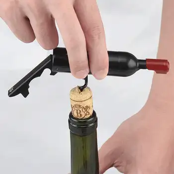 Многофункциональная магнитная открывалка для винных бутылок, которую можно прикрепить к холодильнику.